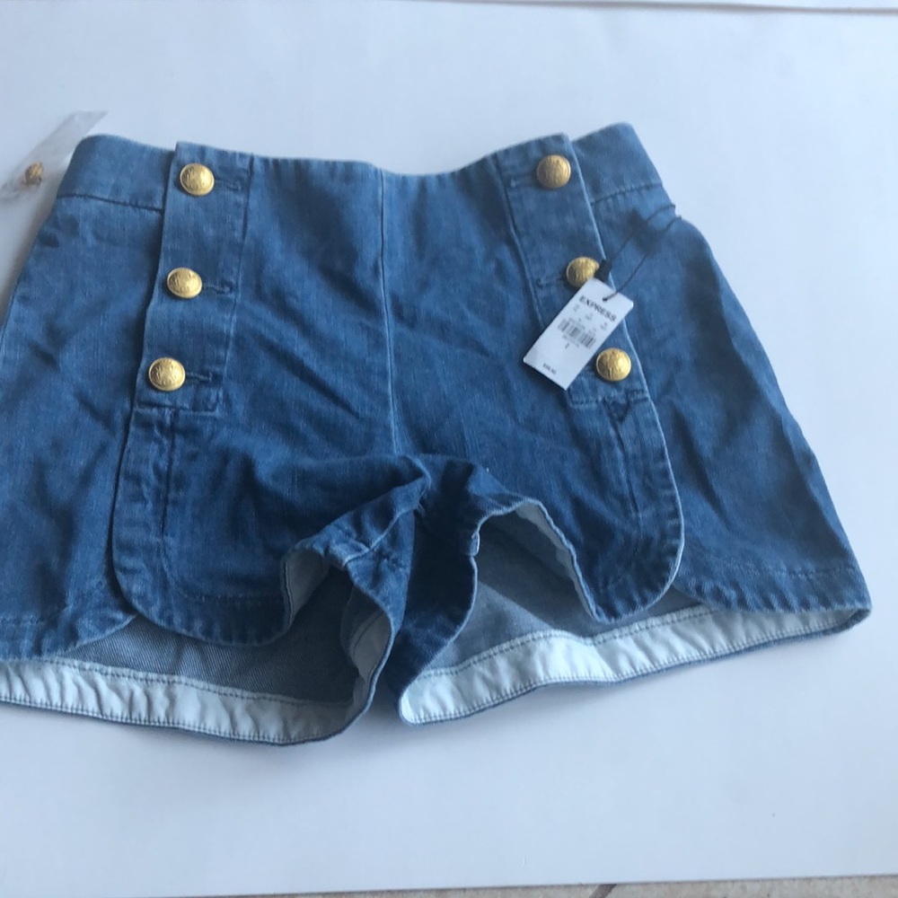 Express Shorts - Picture 9 of 9